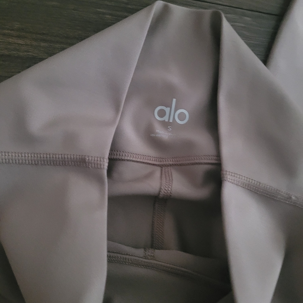 ALO HIGH RISE LEGGINGS SIZE SMALL - Picture 4 of 6